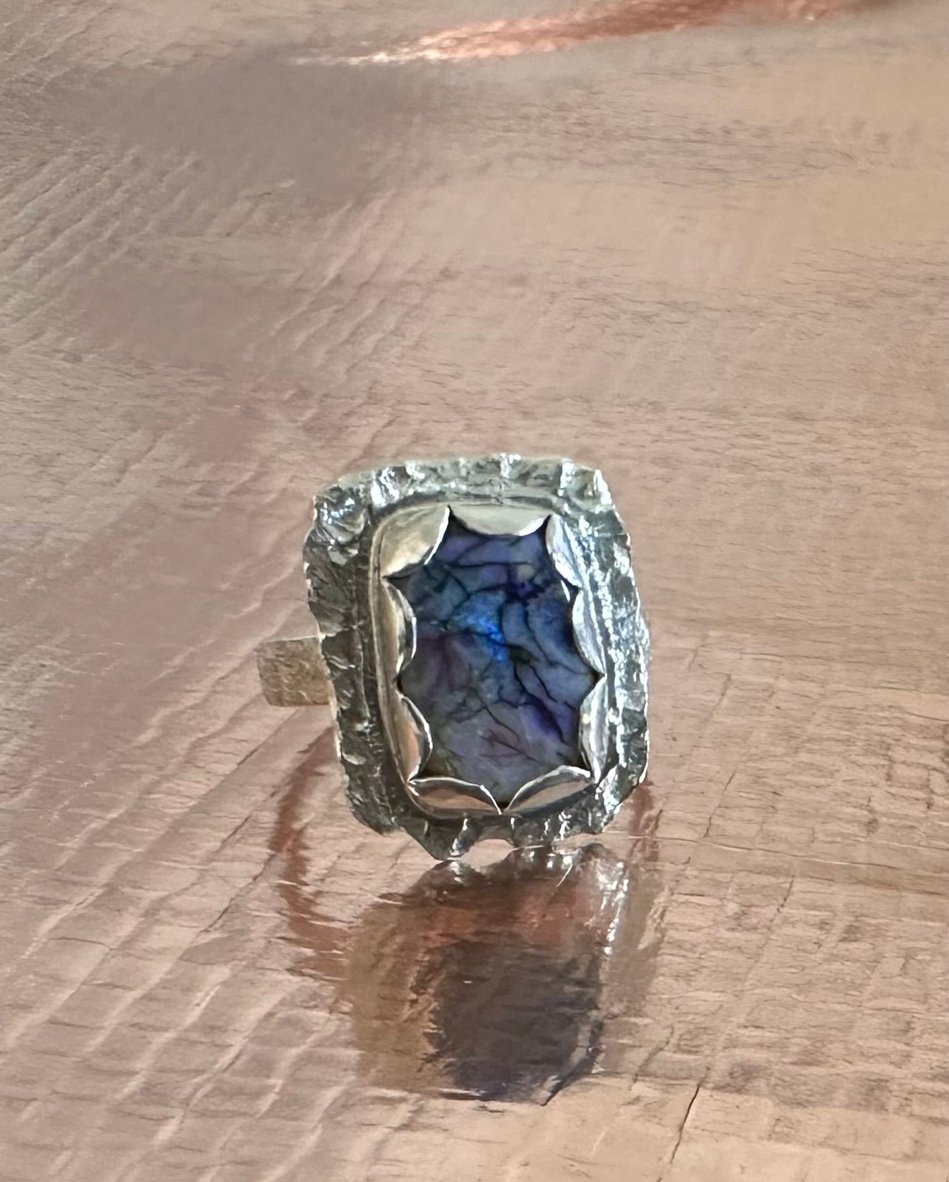 Opal with organic shape size 7.5