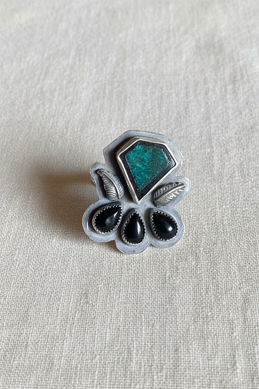 Inlay stone w/ onyx Size 5.5